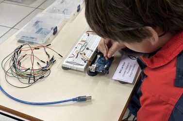 Projeto une ci&ecirc;ncia e energia solar para estimular alunos com altas habilidades em Toledo