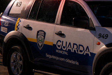 Motociclistas ficam feridos ap&oacute;s acidente em cruzamento no Jardim Panorama
