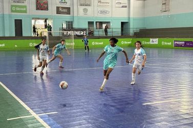 Toledo goleia, lidera grupo e avan&ccedil;a &agrave; pr&oacute;xima fase do Paranaense Sub-17 feminino