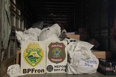 C&atilde;es da PM encontram 131 kg de maconha escondidos em carga na BR-277