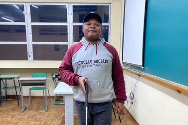 Estudante cego transforma desafios em inspira&ccedil;&atilde;o na Unioeste de Toledo