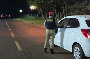 Opera&ccedil;&atilde;o Lei Seca fiscaliza 62 ve&iacute;culos e aplica 39 autua&ccedil;&otilde;es na regi&atilde;o