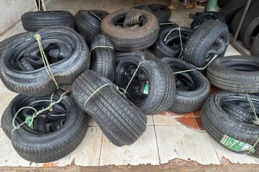 PF e PM apreendem cerca de 140 pneus de origem paraguaia em dep&oacute;sito clandestino no Oeste
