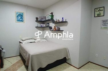 Sobrado &agrave; venda - 250m&sup2; - Recanto Tropical