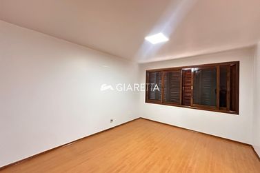 Casa para alugar - 300m&sup2; - CENTRO