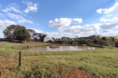 Ch&aacute;cara &agrave; venda - 920m&sup2; - ZONA RURAL