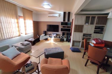 Sobrado &agrave; venda - 246m&sup2; - CENTRO