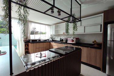 Sobrado &agrave; venda - 225m&sup2; - CENTRO