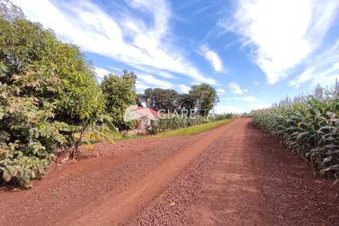 S&iacute;tio &agrave; venda - 180m&sup2; - DEZ DE MAIO