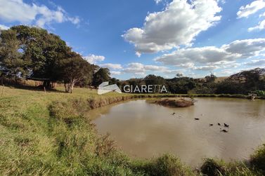 Ch&aacute;cara &agrave; venda - 920m&sup2; - ZONA RURAL