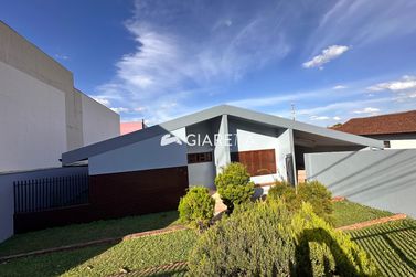 Casa &agrave; venda - 300m&sup2; - CENTRO