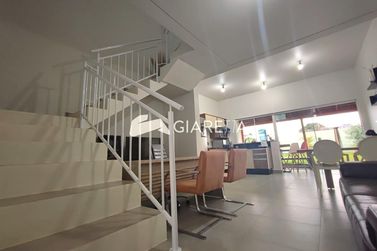 Sobrado &agrave; venda - 129m&sup2; - JARDIM PARIZOTTO
