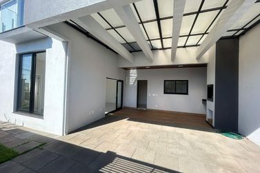 Sobrado &agrave; venda - 200m&sup2; - Maria Luiza