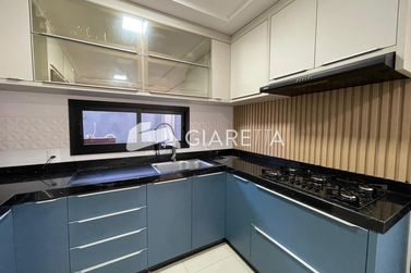 Sobrado &agrave; venda - 132m&sup2; - JARDIM PANCERA