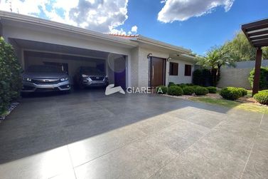Casa &agrave; venda - 214m&sup2; - CENTRO