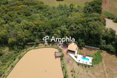 Ch&aacute;cara &agrave; venda - 70180m&sup2; - Centro