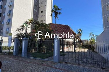 Casa &agrave; venda - 631m&sup2; - Centro