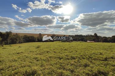 Ch&aacute;cara &agrave; venda - 920m&sup2; - ZONA RURAL