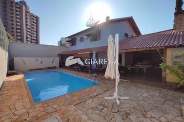 Sobrado &agrave; venda - 246m&sup2; - CENTRO