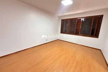 Casa &agrave; venda - 300m&sup2; - CENTRO