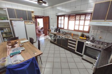 Sobrado &agrave; venda - 246m&sup2; - CENTRO