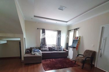 Sobrado &agrave; venda - 240m&sup2; - JARDIM PARIZOTTO