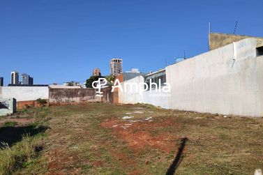 Terreno &agrave; venda - 660m&sup2; - Centro