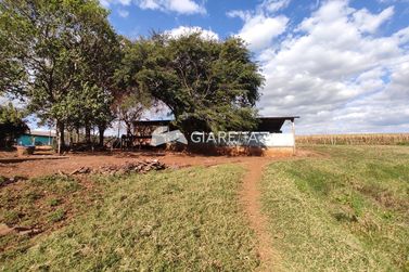 Ch&aacute;cara &agrave; venda - 920m&sup2; - ZONA RURAL