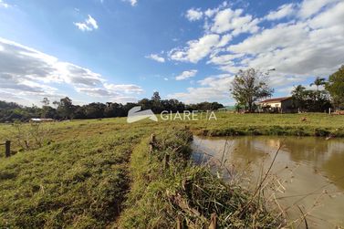 Ch&aacute;cara &agrave; venda - 920m&sup2; - ZONA RURAL