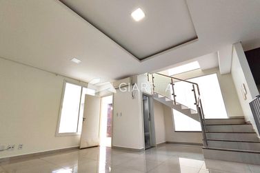 Sobrado para alugar - 208m&sup2; - JARDIM TOCANTINS