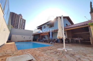 Sobrado &agrave; venda - 246m&sup2; - CENTRO