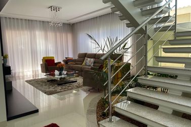 Sobrado &agrave; venda - 370m&sup2; - Ana Paula