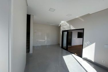 Sobrado &agrave; venda - 200m&sup2; - Maria Luiza