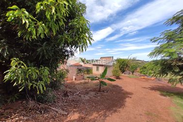 S&iacute;tio &agrave; venda - 180m&sup2; - DEZ DE MAIO