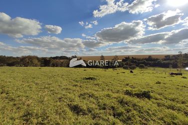Ch&aacute;cara &agrave; venda - 920m&sup2; - ZONA RURAL