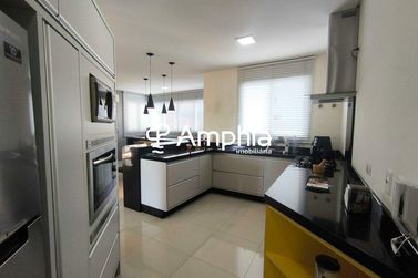 Apartamento &agrave; venda - 230m&sup2; - Centro
