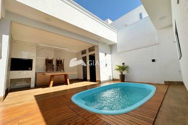 Casa para alugar - 111m&sup2; - JARDIM GISELA