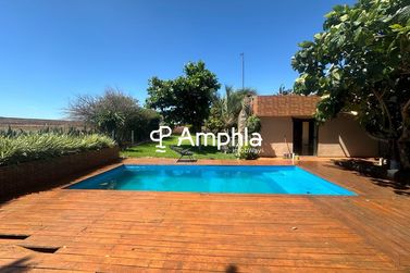 Terreno &agrave; venda - 90m&sup2; - Centro