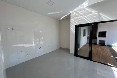 Sobrado &agrave; venda - 200m&sup2; - Maria Luiza