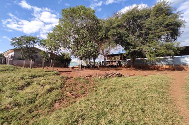 Ch&aacute;cara &agrave; venda - 920m&sup2; - ZONA RURAL