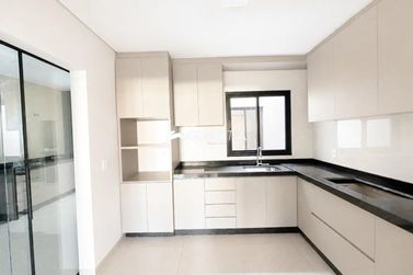 Sobrado para alugar - 136m&sup2; - CENTRO