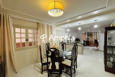 Casa &agrave; venda - 369m&sup2; - Centro