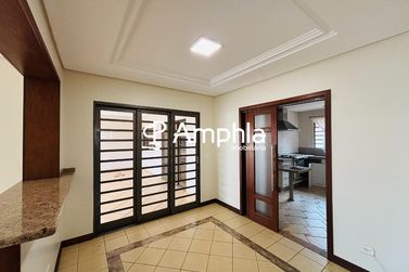 Casa &agrave; venda - 285m&sup2; - Recanto Tropical
