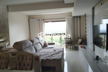 Apartamento &agrave; venda - 270m&sup2; - Centro