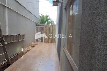 Sobrado &agrave; venda - 240m&sup2; - JARDIM PARIZOTTO