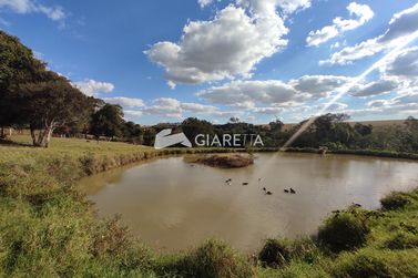 Ch&aacute;cara &agrave; venda - 920m&sup2; - ZONA RURAL