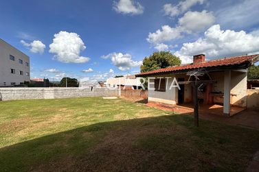 Casa para alugar - 300m&sup2; - CENTRO