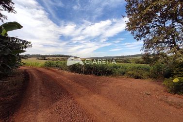 S&iacute;tio &agrave; venda - 180m&sup2; - DEZ DE MAIO