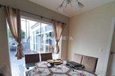 Sobrado &agrave; venda - 240m&sup2; - JARDIM PARIZOTTO