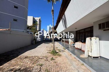 Casa &agrave; venda - 631m&sup2; - Centro